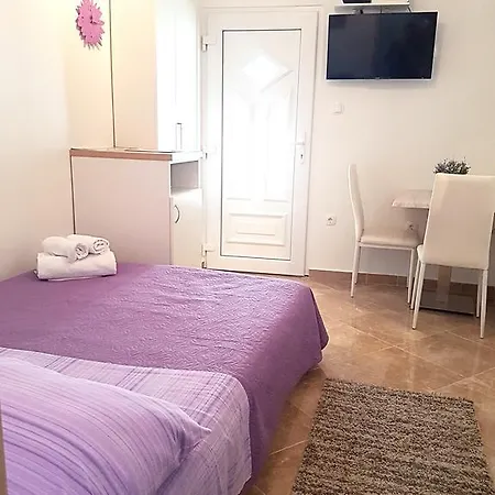 Ivana With Private Bathroom - Center Of Casa de hóspedes 3*