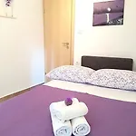 Гостевой дом Ivana With Private Bathroom - Center Of Сплит