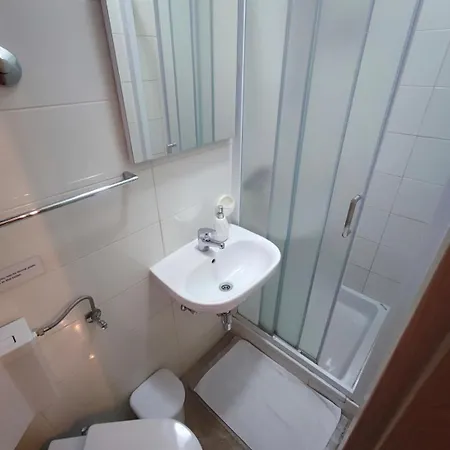 Ivana With Private Bathroom - Center Of 3*